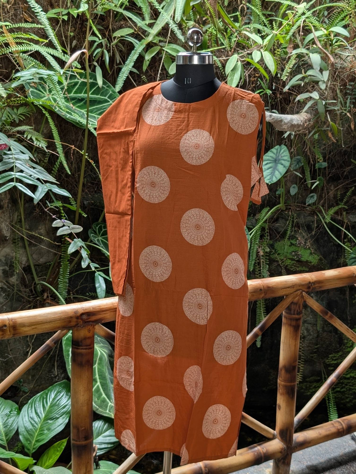 Cotton Sleeveless Brickred Kurthi With Plain Bottom