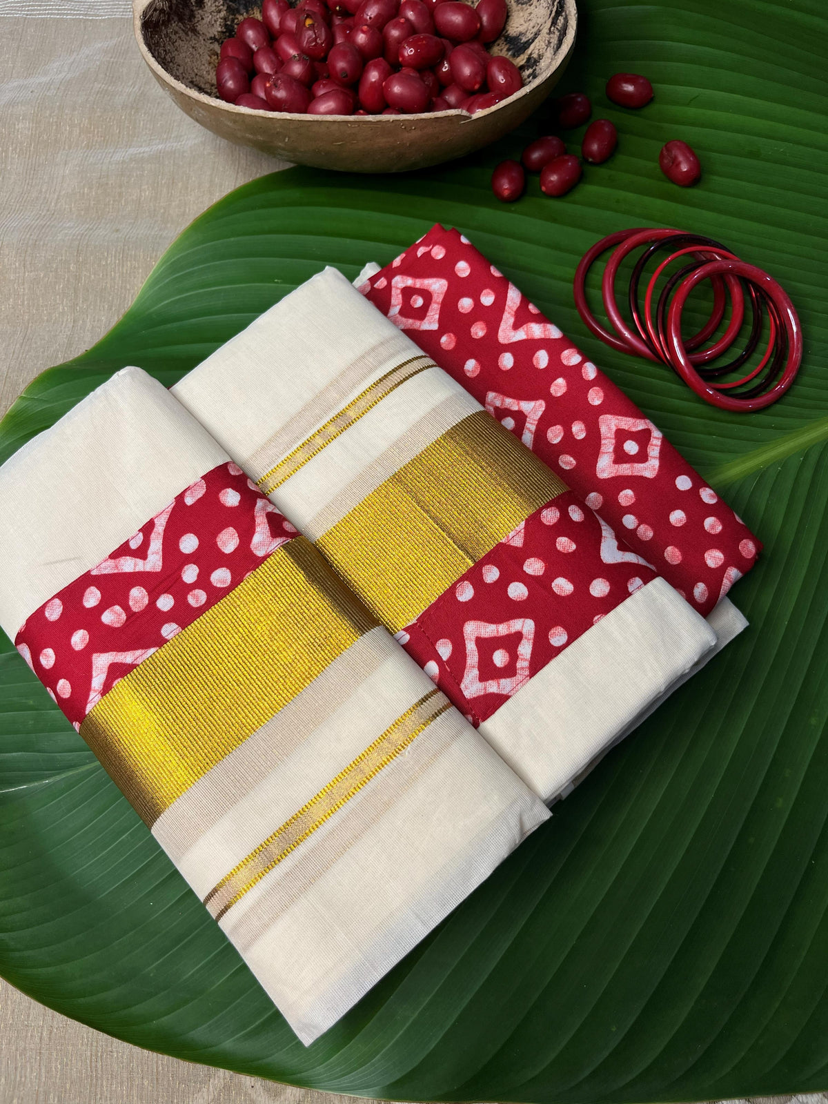 CRIMSON BATIK SETTUM MUNDUM