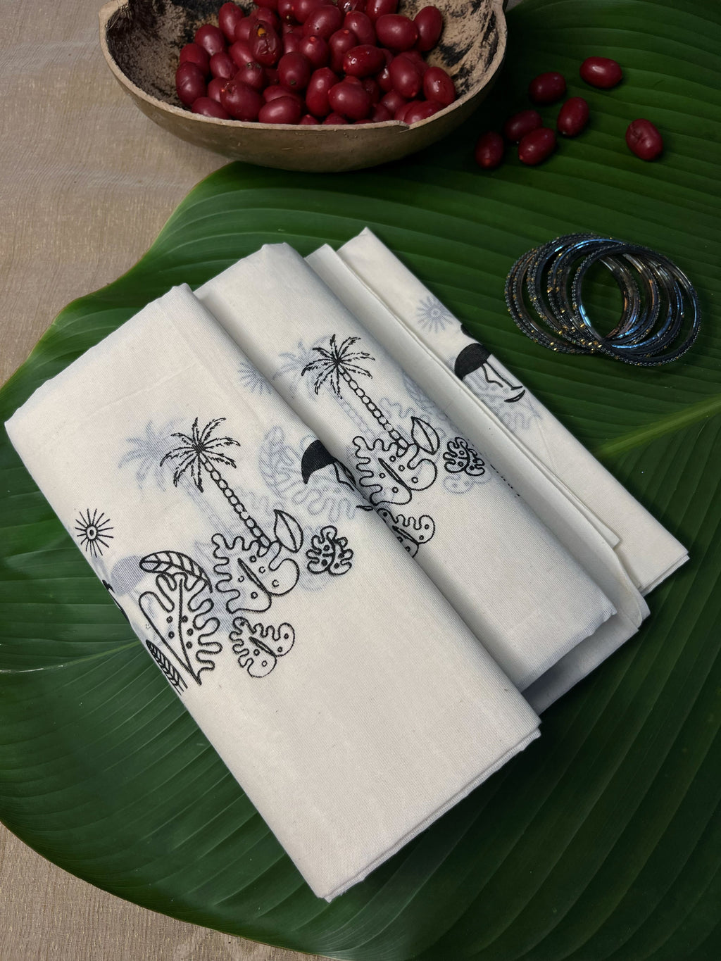 TROPICAL DOODLES SETTUM MUNDUM