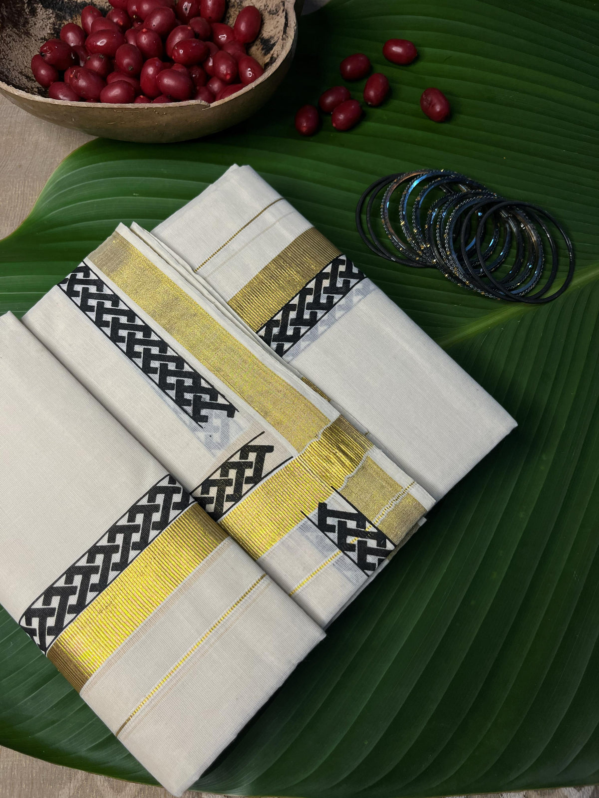 BLACK PATTERN SETTUM MUNDUM
