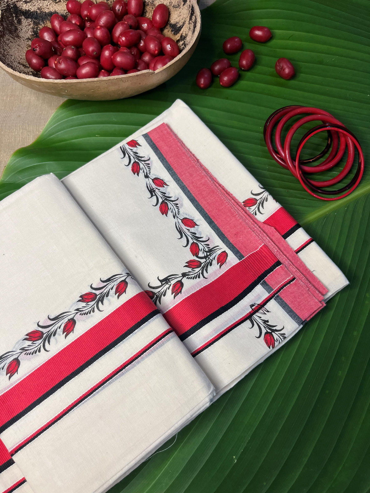 CRIMSON FLORAL SETTUM MUNDUM