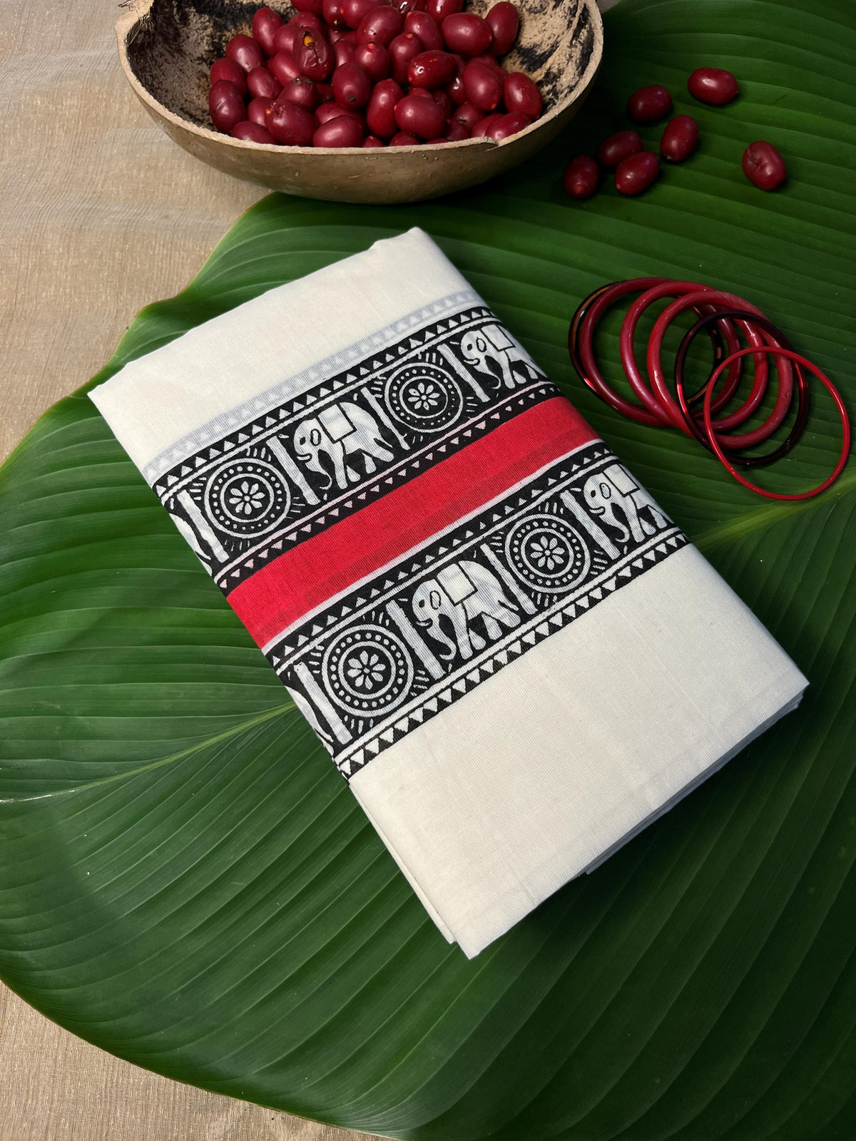 BLACK & CRIMSON ELEPHANT SETTUM MUNDUM