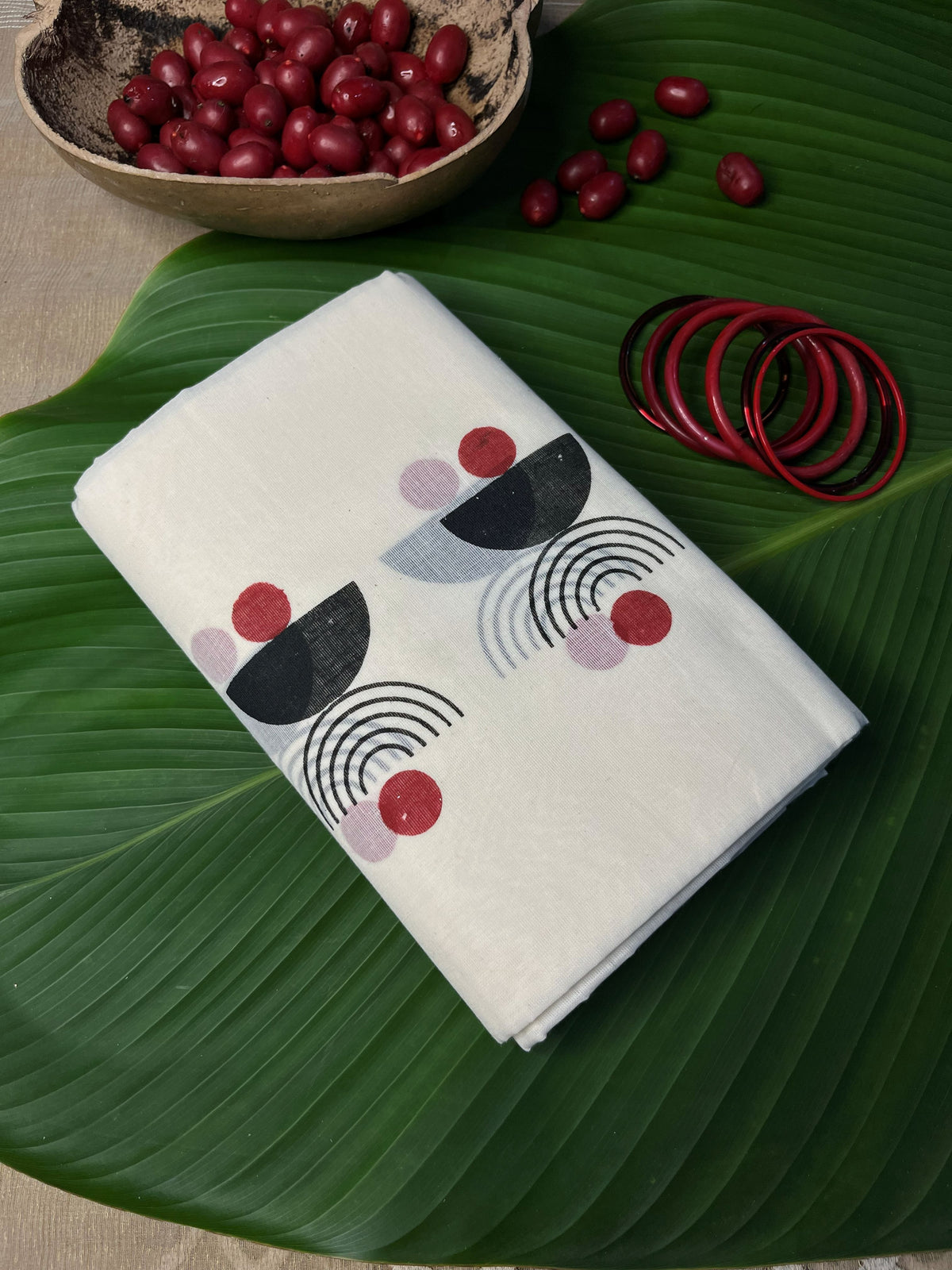 ABSTRACT RED & BLACK SETTUM MUNDUM