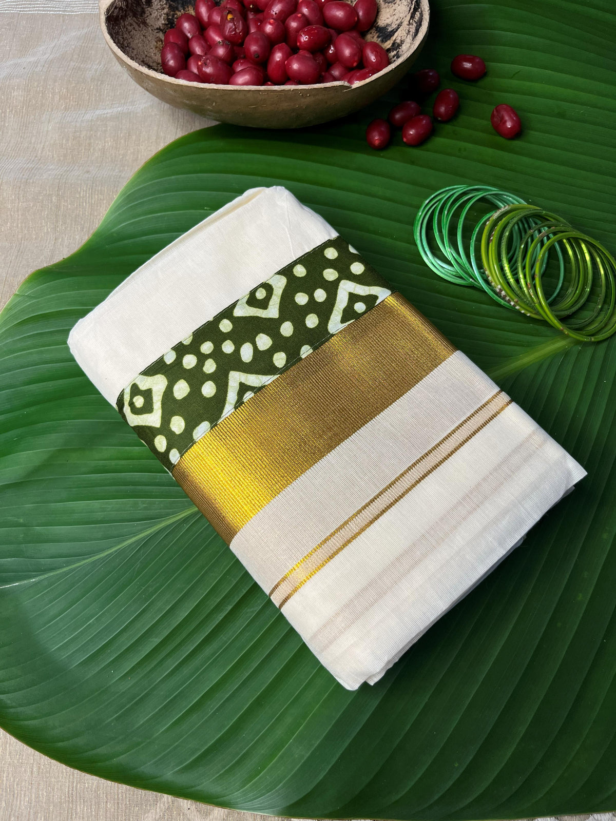 GREEN BATIK SETTUM MUNDUM