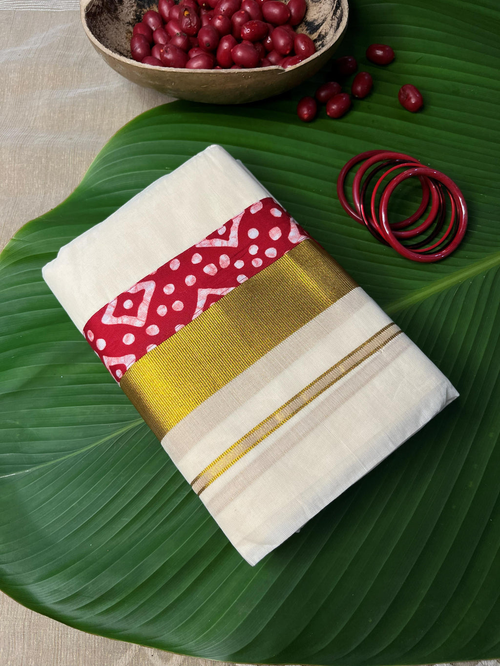 CRIMSON BATIK SETTUM MUNDUM