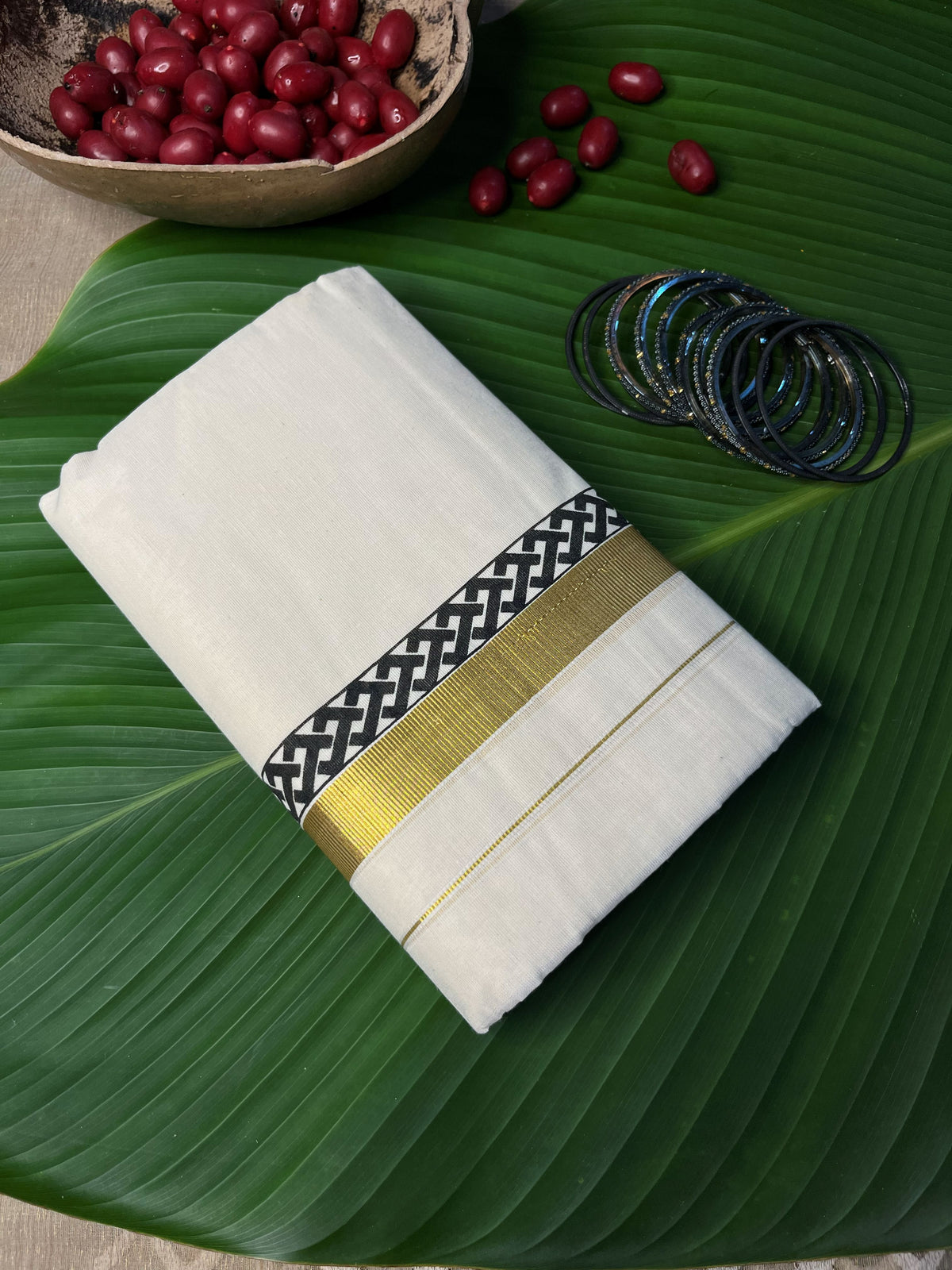 BLACK PATTERN SETTUM MUNDUM
